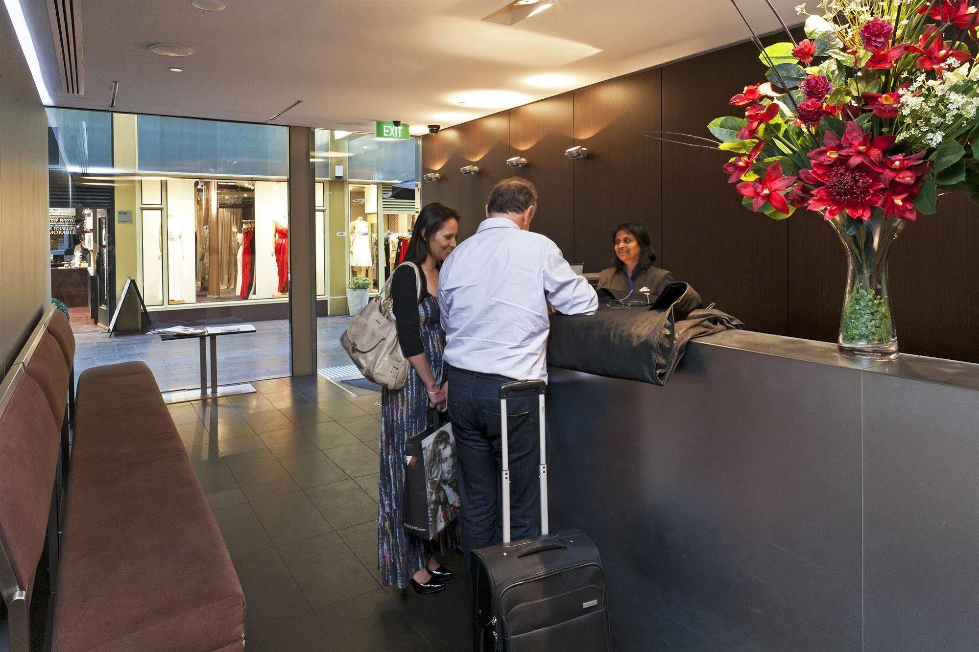Hotel Causeway Melbourne Interior photo