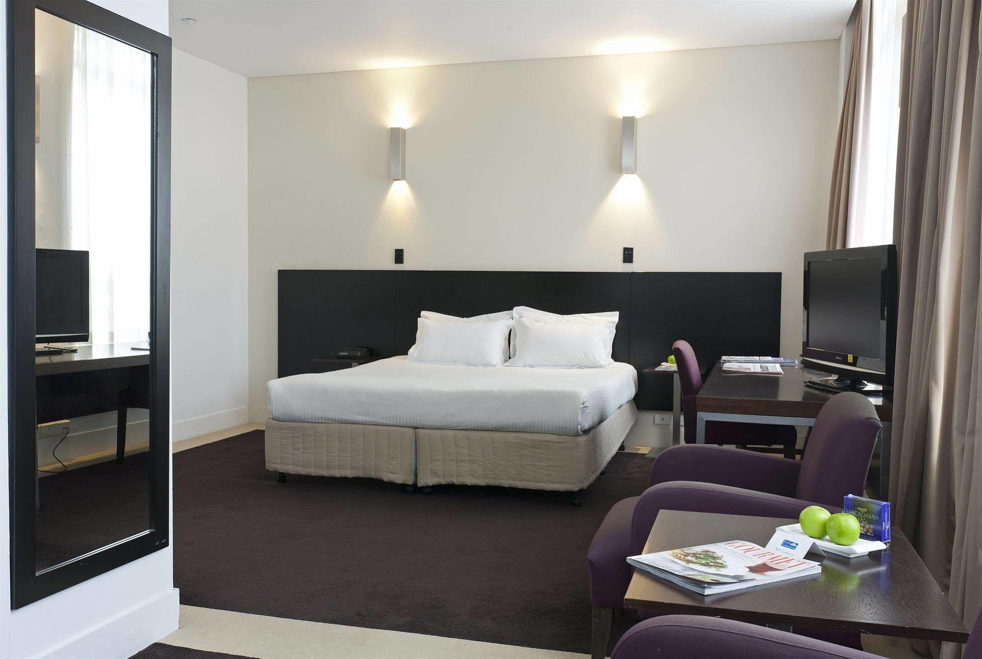 Hotel Causeway Melbourne Exterior photo