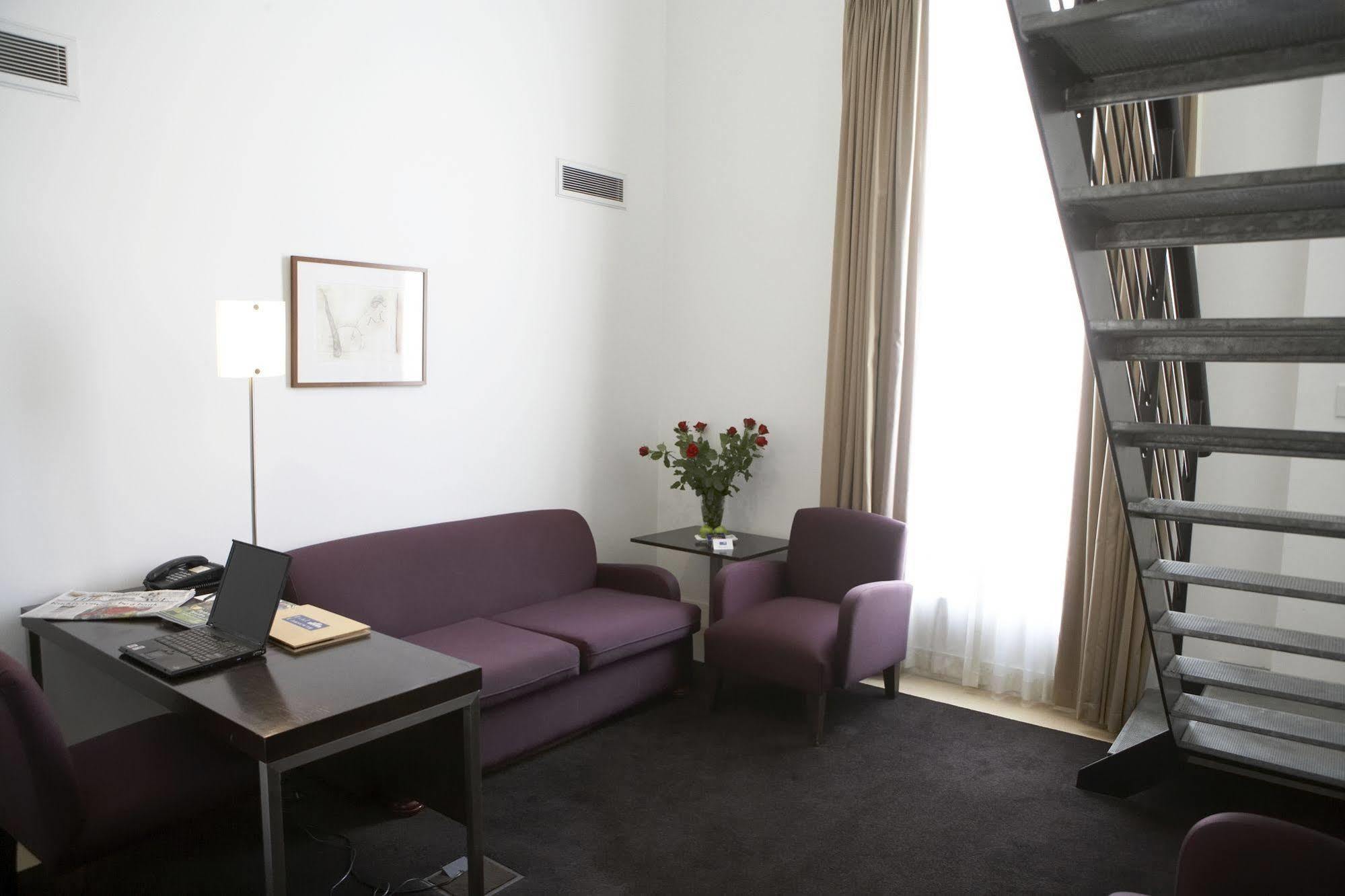 Hotel Causeway Melbourne Room photo